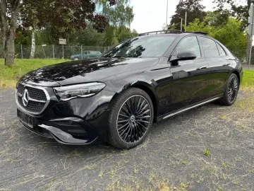 Mercedes-Benz E200  AMG Pano Superscreen Head-Up Night