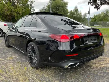 Mercedes-Benz E200  AMG Pano Superscreen Head-Up Night