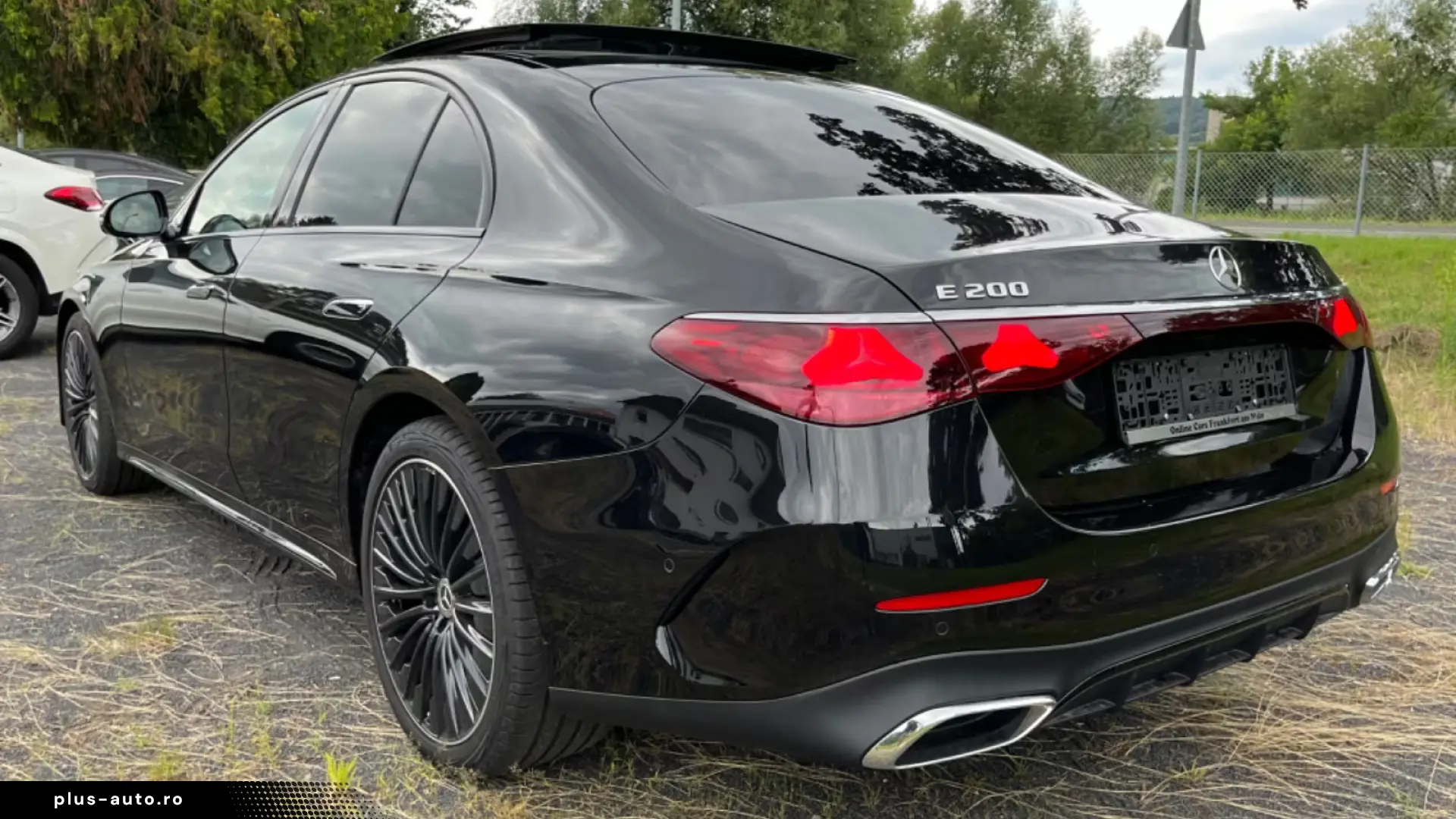 Mercedes-Benz E200  AMG Pano Superscreen Head-Up Night