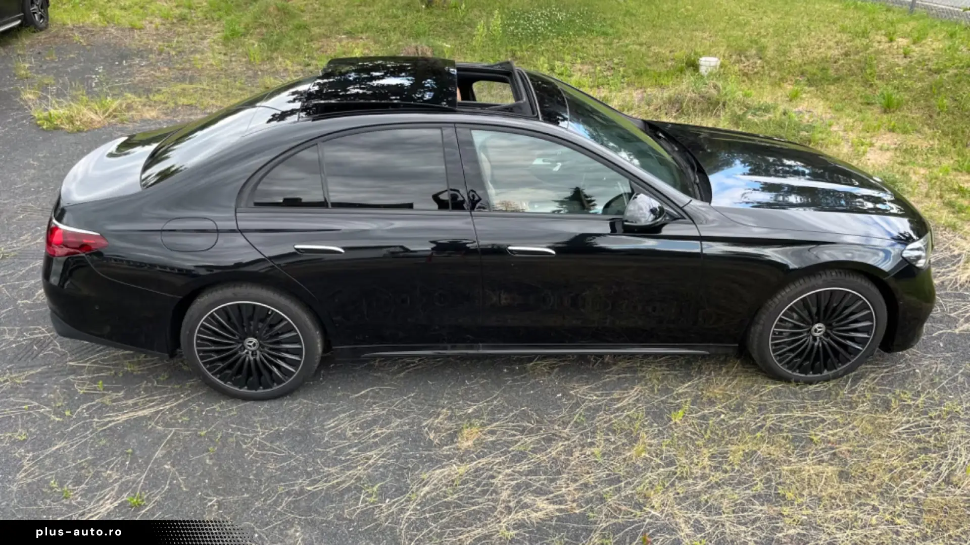 Mercedes-Benz E200  AMG Pano Superscreen Head-Up Night