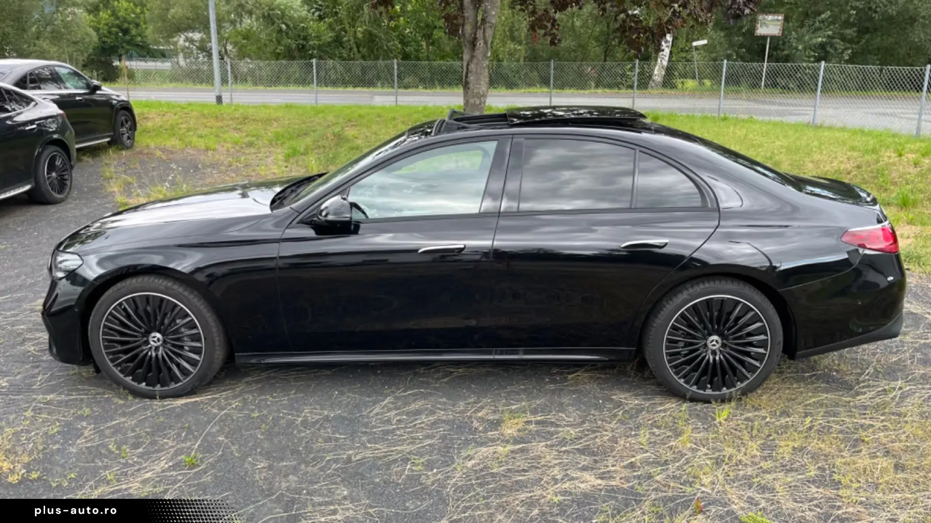 Mercedes-Benz E200  AMG Pano Superscreen Head-Up Night