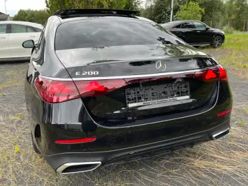 Mercedes-Benz E200  AMG Pano Superscreen Head-Up Night