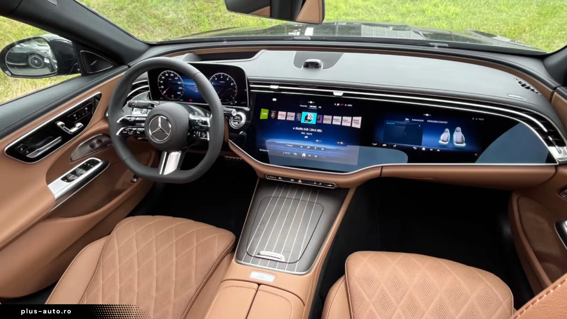 Mercedes-Benz E200  AMG Pano Superscreen Head-Up Night