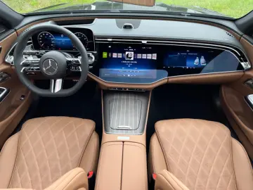 Mercedes-Benz E200  AMG Pano Superscreen Head-Up Night