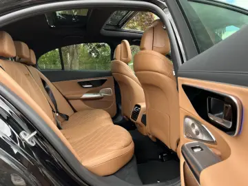 Mercedes-Benz E200  AMG Pano Superscreen Head-Up Night
