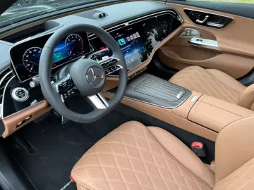 Mercedes-Benz E200  AMG Pano Superscreen Head-Up Night
