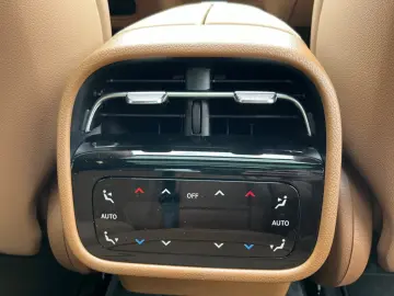 Mercedes-Benz E200  AMG Pano Superscreen Head-Up Night