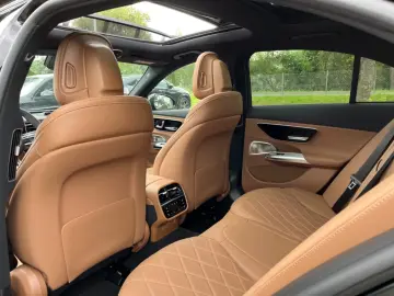 Mercedes-Benz E200  AMG Pano Superscreen Head-Up Night