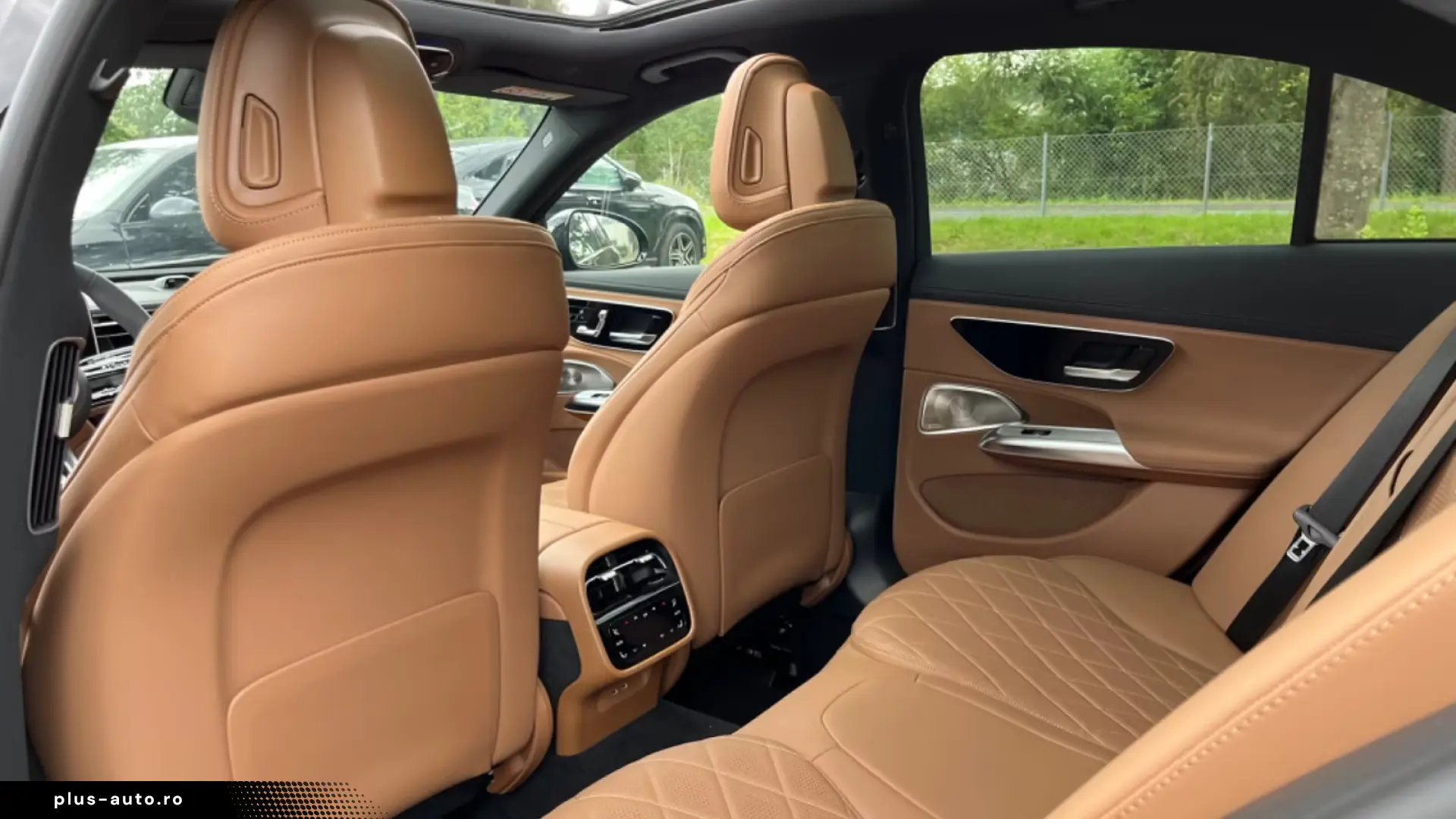 Mercedes-Benz E200  AMG Pano Superscreen Head-Up Night