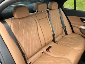 Mercedes-Benz E200  AMG Pano Superscreen Head-Up Night