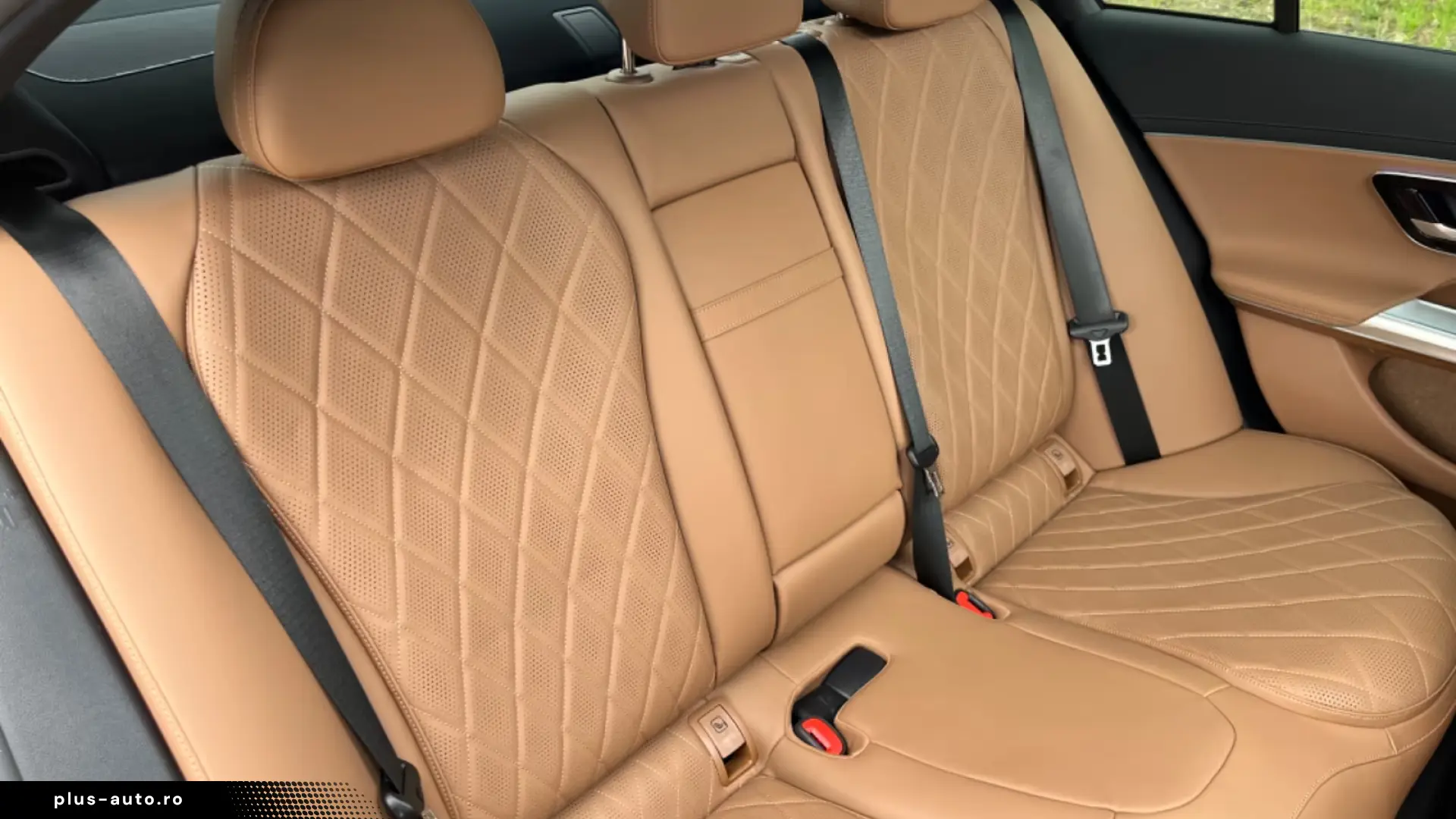 Mercedes-Benz E200  AMG Pano Superscreen Head-Up Night
