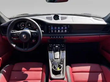 Porsche 911 Carrera 4S (992 II)
