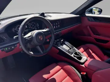 Porsche 911 Carrera 4S (992 II)