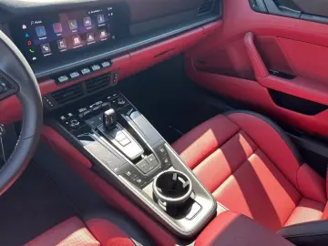 Porsche 911 Carrera 4S (992 II)