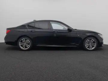 BMW 750d xD M Sport 360  Massage FondEnt Laser Voll