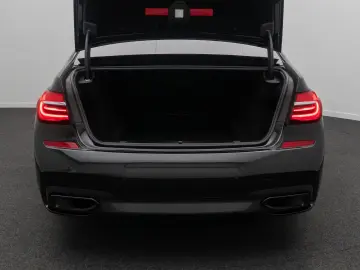 BMW 750d xD M Sport 360  Massage FondEnt Laser Voll