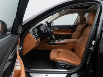 BMW 750d xD M Sport 360  Massage FondEnt Laser Voll
