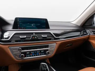 BMW 750d xD M Sport 360  Massage FondEnt Laser Voll