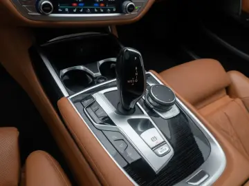 BMW 750d xD M Sport 360  Massage FondEnt Laser Voll