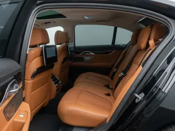 BMW 750d xD M Sport 360  Massage FondEnt Laser Voll