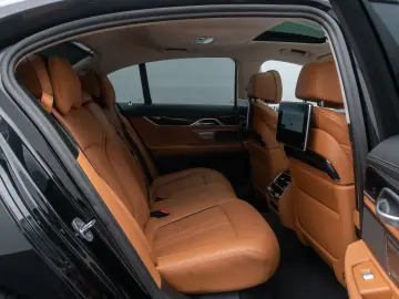 BMW 750d xD M Sport 360  Massage FondEnt Laser Voll