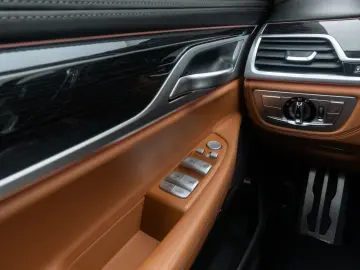BMW 750d xD M Sport 360  Massage FondEnt Laser Voll