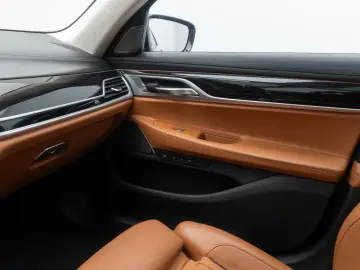 BMW 750d xD M Sport 360  Massage FondEnt Laser Voll