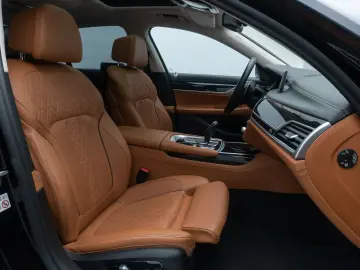 BMW 750d xD M Sport 360  Massage FondEnt Laser Voll