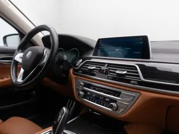 BMW 750d xD M Sport 360  Massage FondEnt Laser Voll