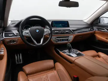 BMW 750d xD M Sport 360  Massage FondEnt Laser Voll