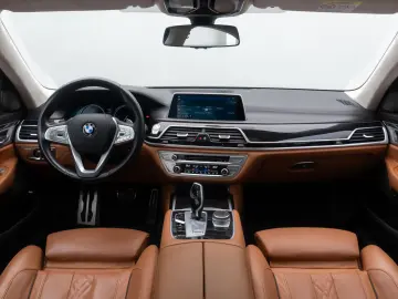 BMW 750d xD M Sport 360  Massage FondEnt Laser Voll