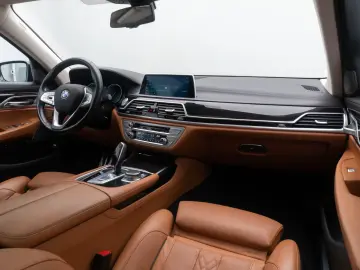 BMW 750d xD M Sport 360  Massage FondEnt Laser Voll