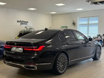 BMW 750ixD HUD Laser MassagStz 360  SofCl Panor Harm