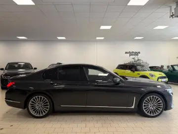 BMW 750ixD HUD Laser MassagStz 360  SofCl Panor Harm