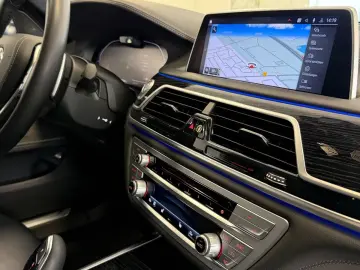 BMW 750ixD HUD Laser MassagStz 360  SofCl Panor Harm