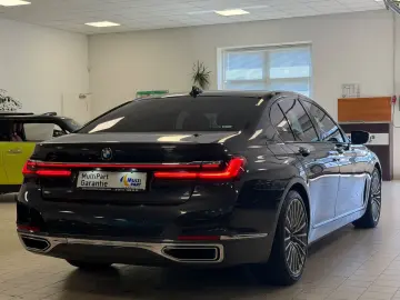 BMW 750ixD HUD Laser MassagStz 360  SofCl Panor Harm