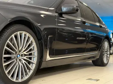 BMW 750ixD HUD Laser MassagStz 360  SofCl Panor Harm