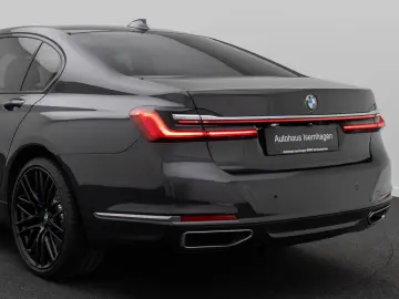 BMW 750i xD HUD 360 Massage TV Laser SoftCl 21  Voll