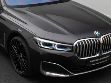BMW 750i xD HUD 360 Massage TV Laser SoftCl 21  Voll