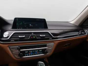 BMW 750i xD HUD 360 Massage TV Laser SoftCl 21  Voll