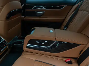 BMW 750i xD HUD 360 Massage TV Laser SoftCl 21  Voll