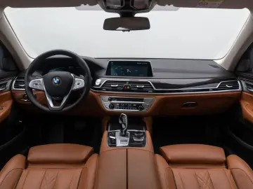 BMW 750i xD HUD 360 Massage TV Laser SoftCl 21  Voll
