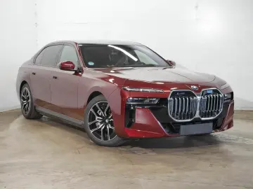BMW 750e xDrive  Automatiktüren  Sky Lounge  M Sport