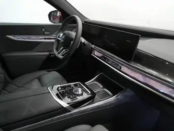 BMW 750e xDrive  Automatiktüren  Sky Lounge  M Sport