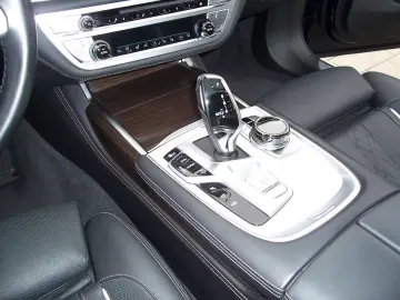 BMW 750i xDrive B&W Night EGSD F-Parken Laser I.Hand