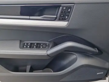 PORSCHE Cayenne Hybrid Pano SoftCl ACC 360  HuD Bose 14w