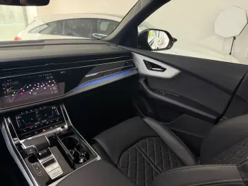 AUDI Q8 50 TDI S-LINE PANO MATRIX B&O HUD KEYLESS