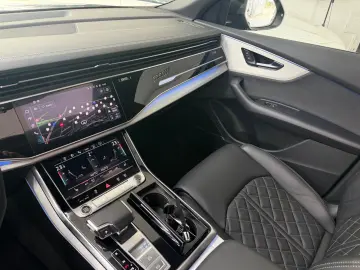 AUDI Q8 50 TDI S-LINE PANO MATRIX B&O HUD KEYLESS