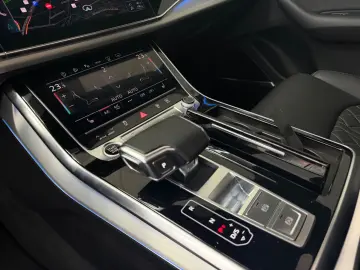 AUDI Q8 50 TDI S-LINE PANO MATRIX B&O HUD KEYLESS