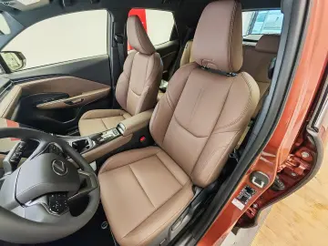 Lexus LBX Elegant